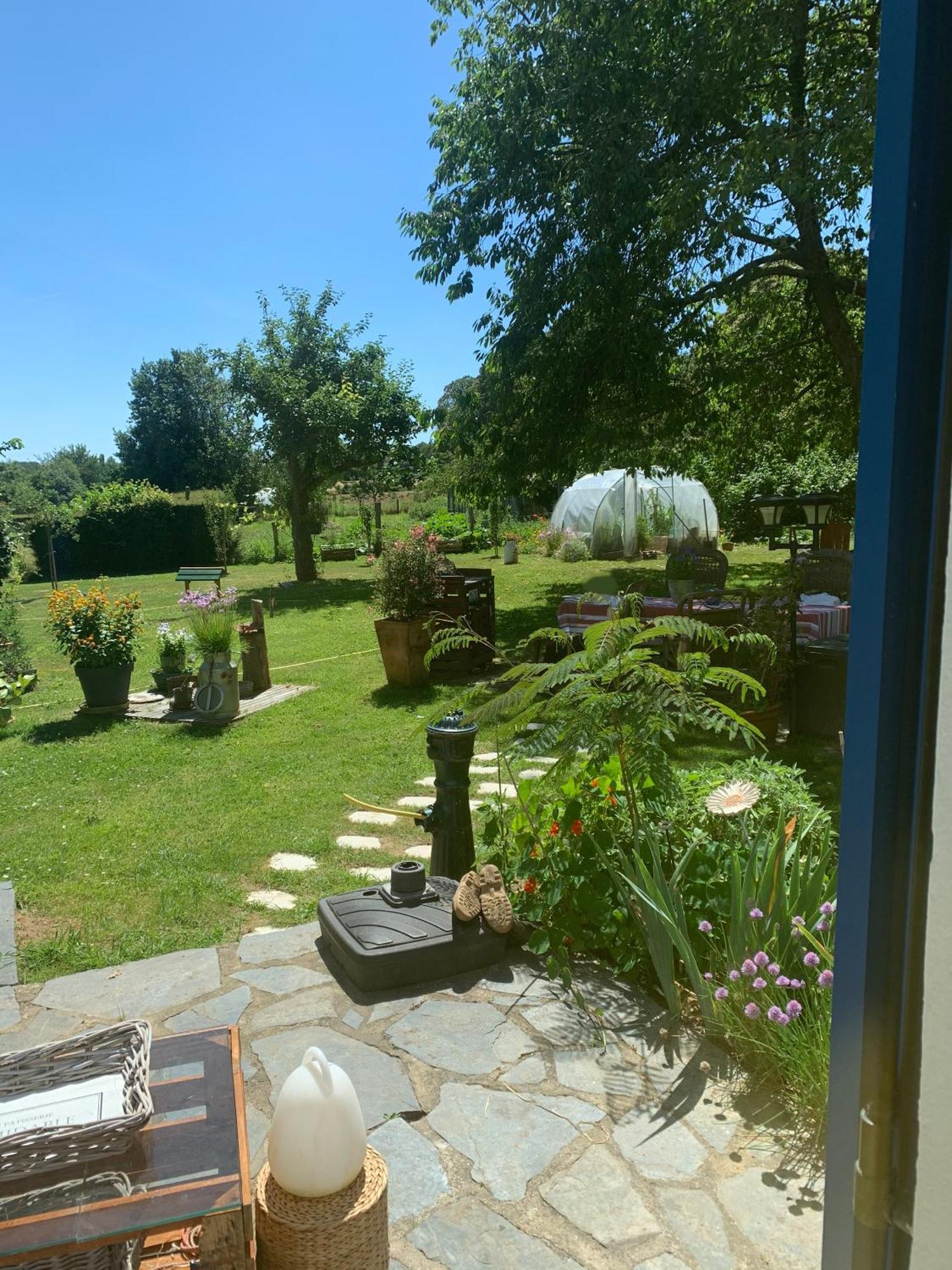 Maison Aux Volets Bleus Quévert Buitenkant foto